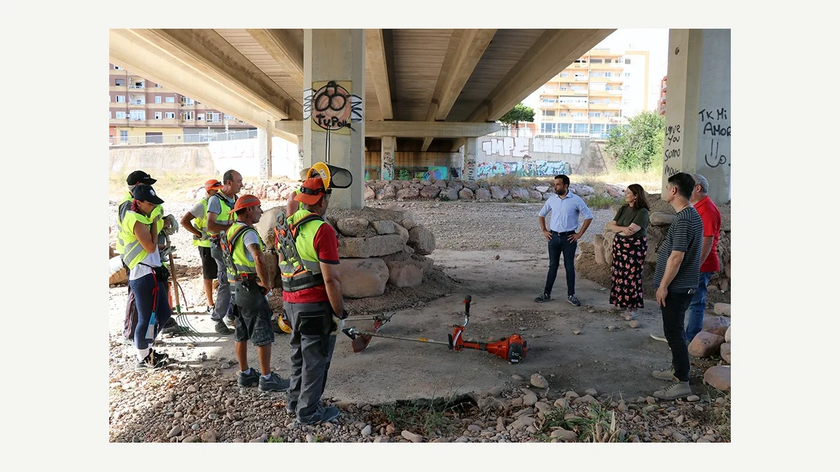 Trabajos de limpieza preventiva en el cauce del río Palancia